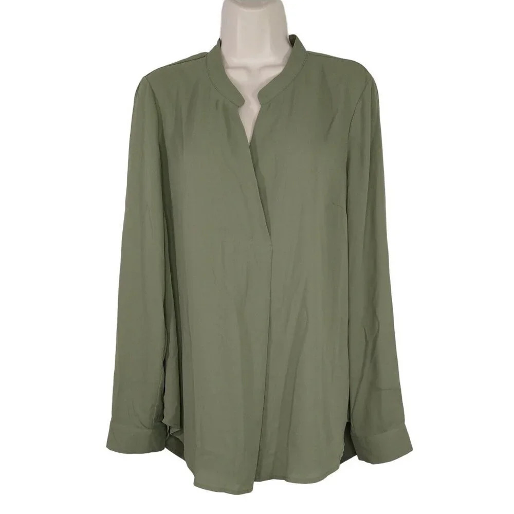 Signature Studio Pullover V-neck Top Women Size L Green Roll Tab Sleeve